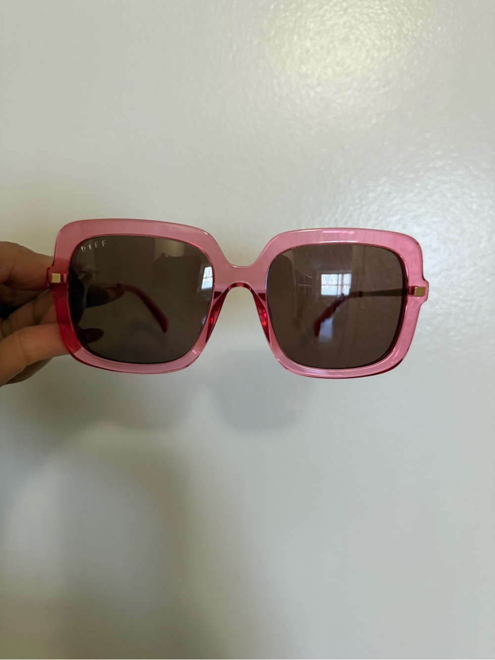 BRAND NEW-Diff Eyewear Pink Square Sunglasses with Brown Lenses